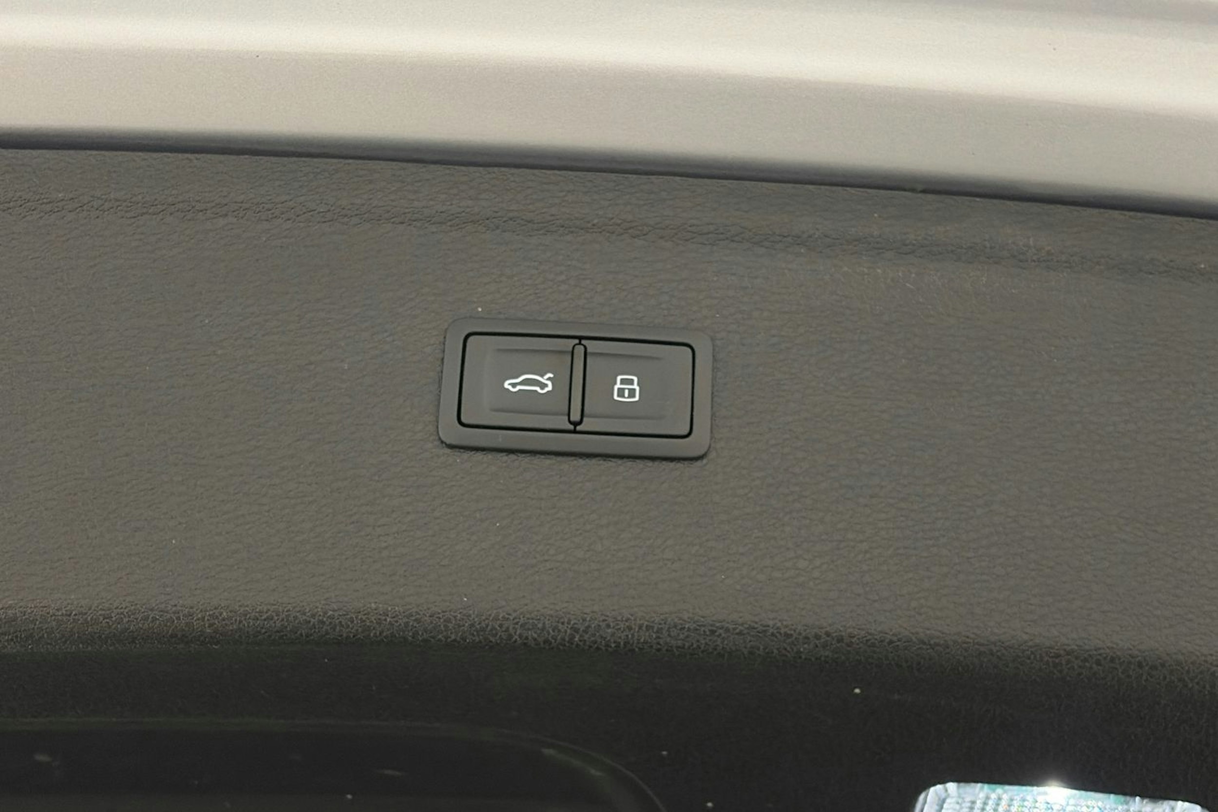 Harmaa Audi Q5 2024 kuva 15.