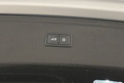 Harmaa Audi Q5 2024 kuva 15.