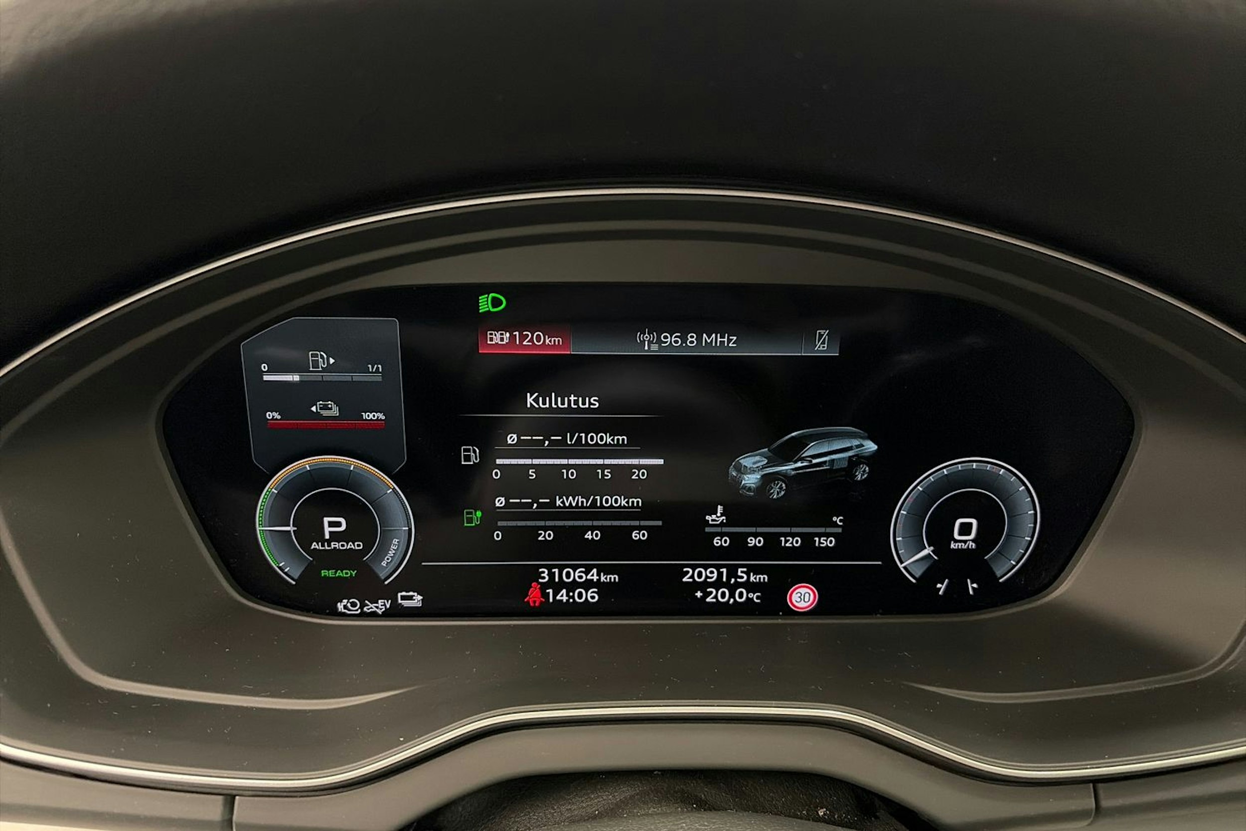 Harmaa Audi Q5 2024 kuva 21.