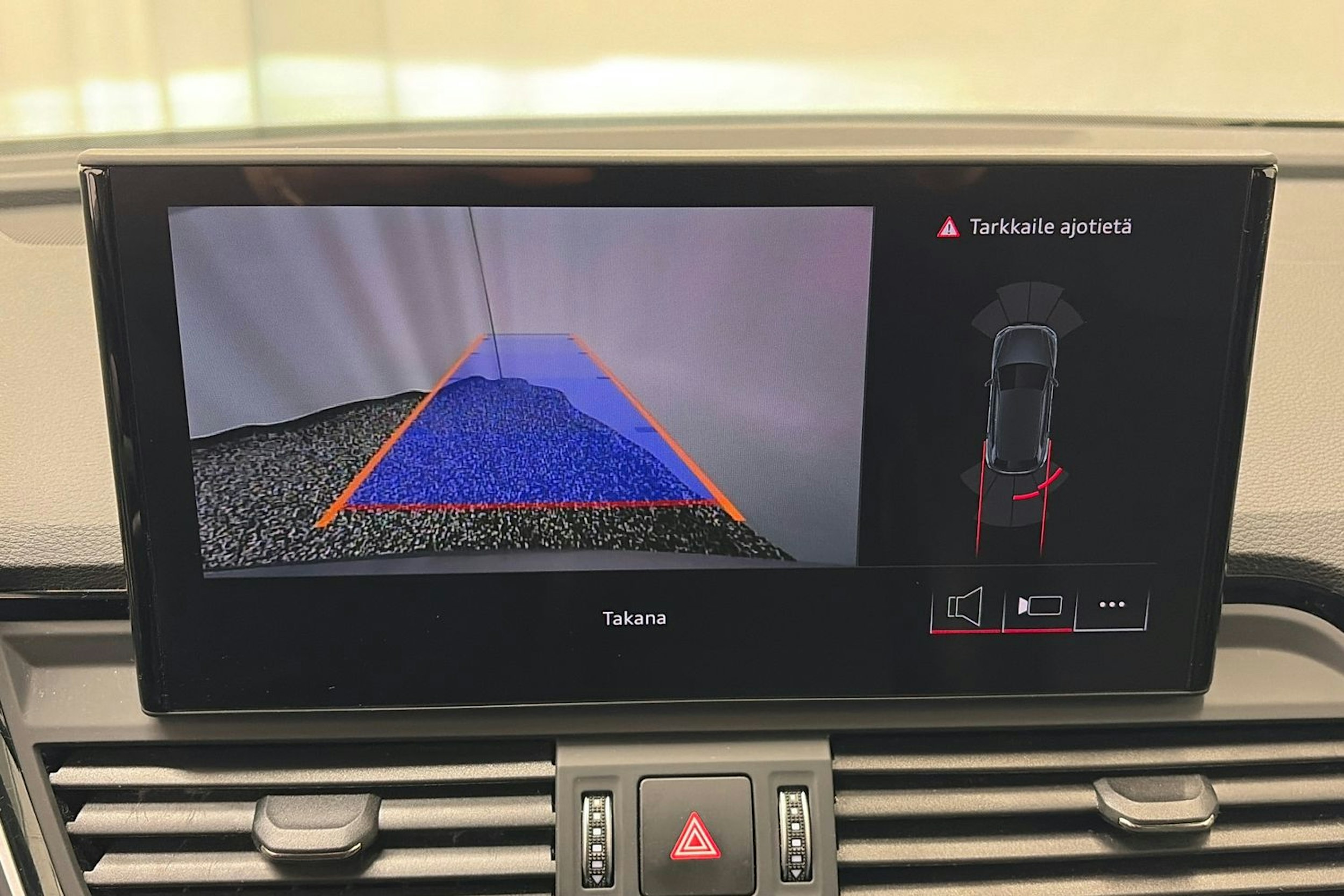 Harmaa Audi Q5 2024 kuva 25.