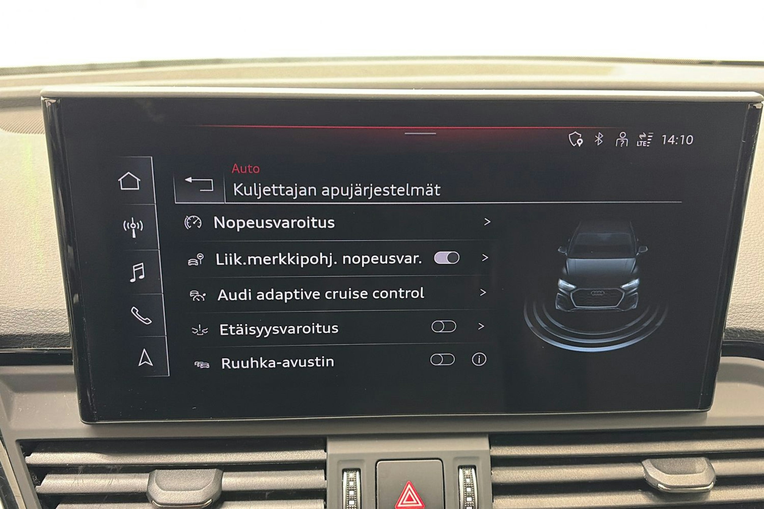 Harmaa Audi Q5 2024 kuva 28.