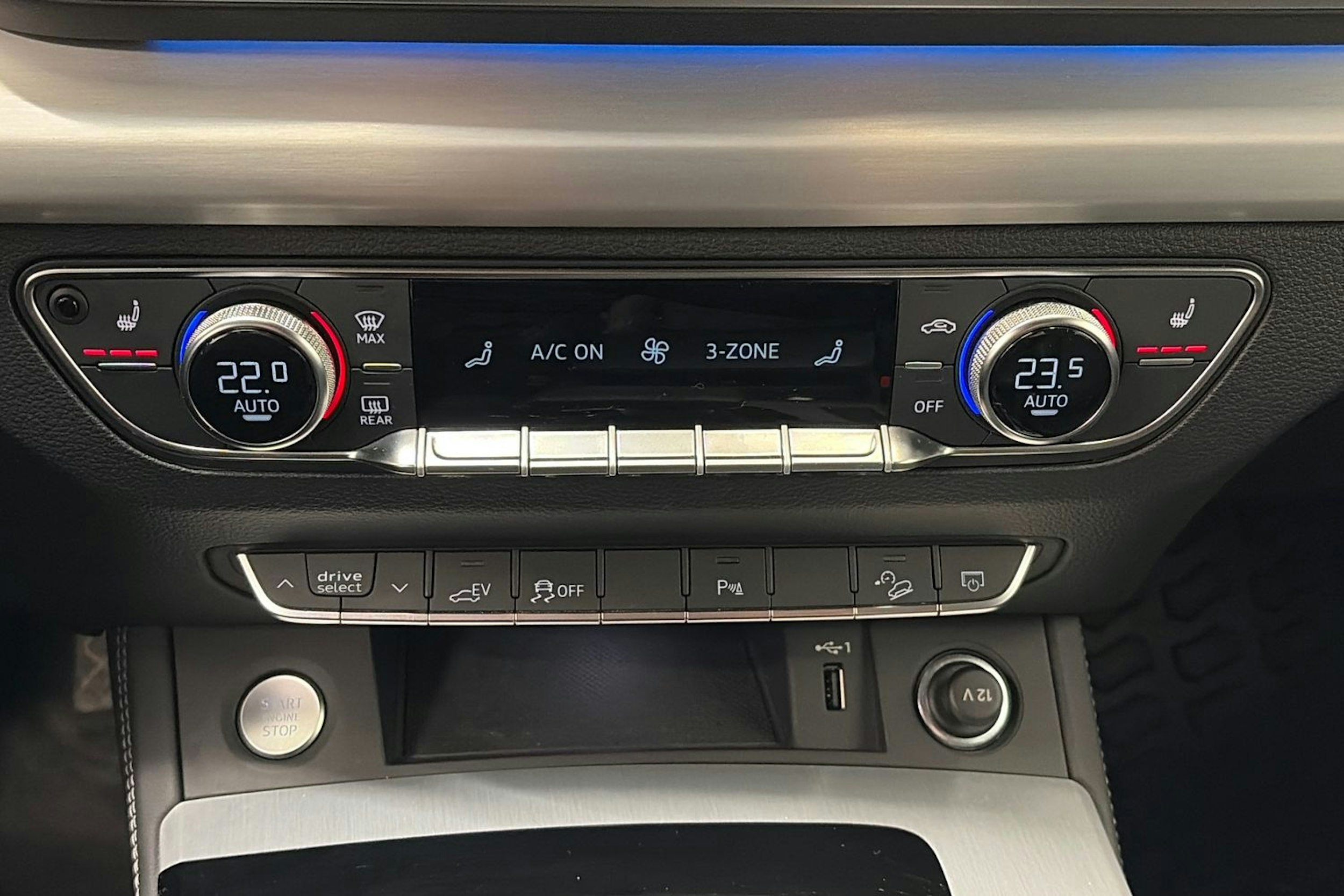 Harmaa Audi Q5 2024 kuva 29.