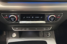 Harmaa Audi Q5 2024 kuva 29.