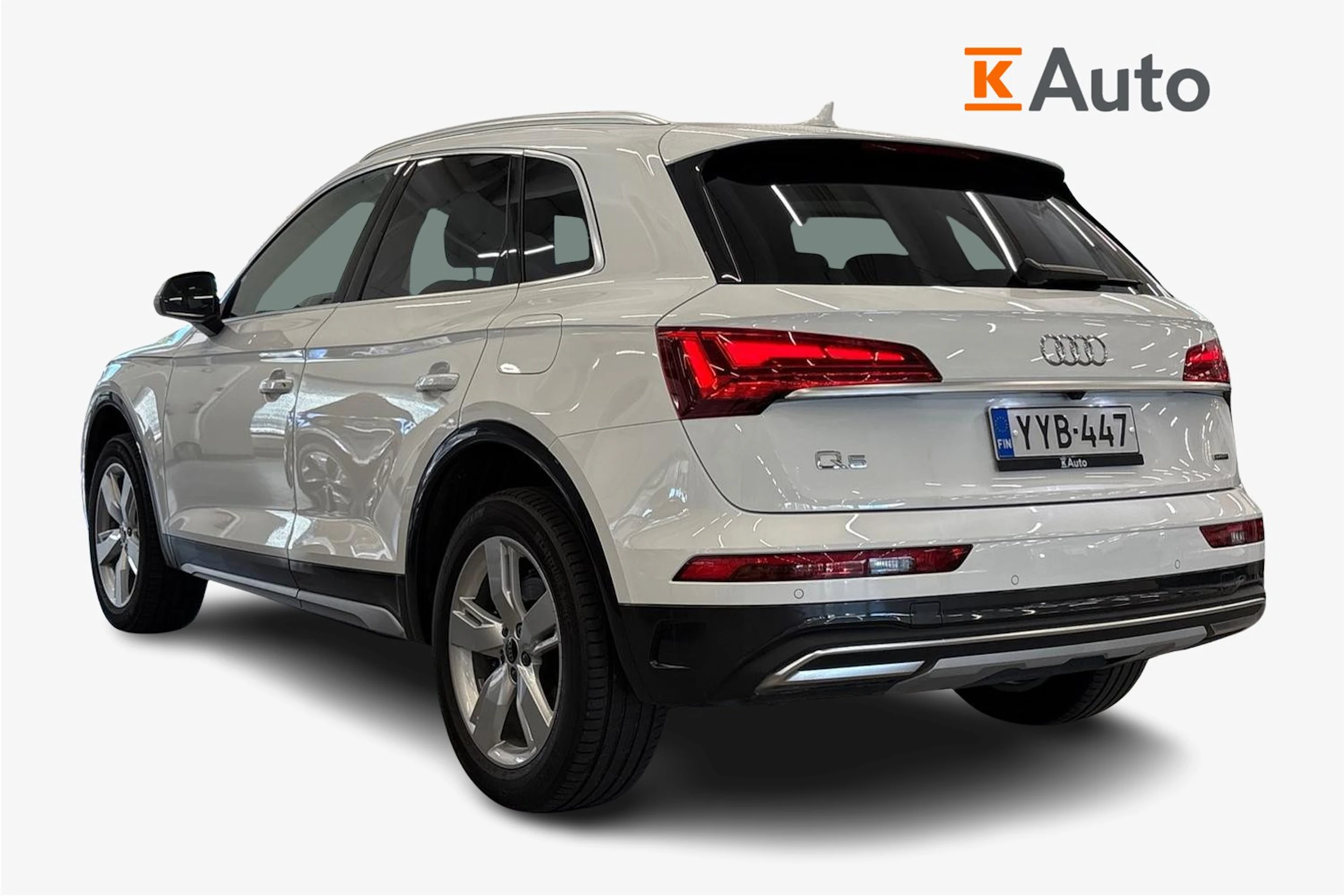 valkoinen Audi Q5 2024 kuva 2.