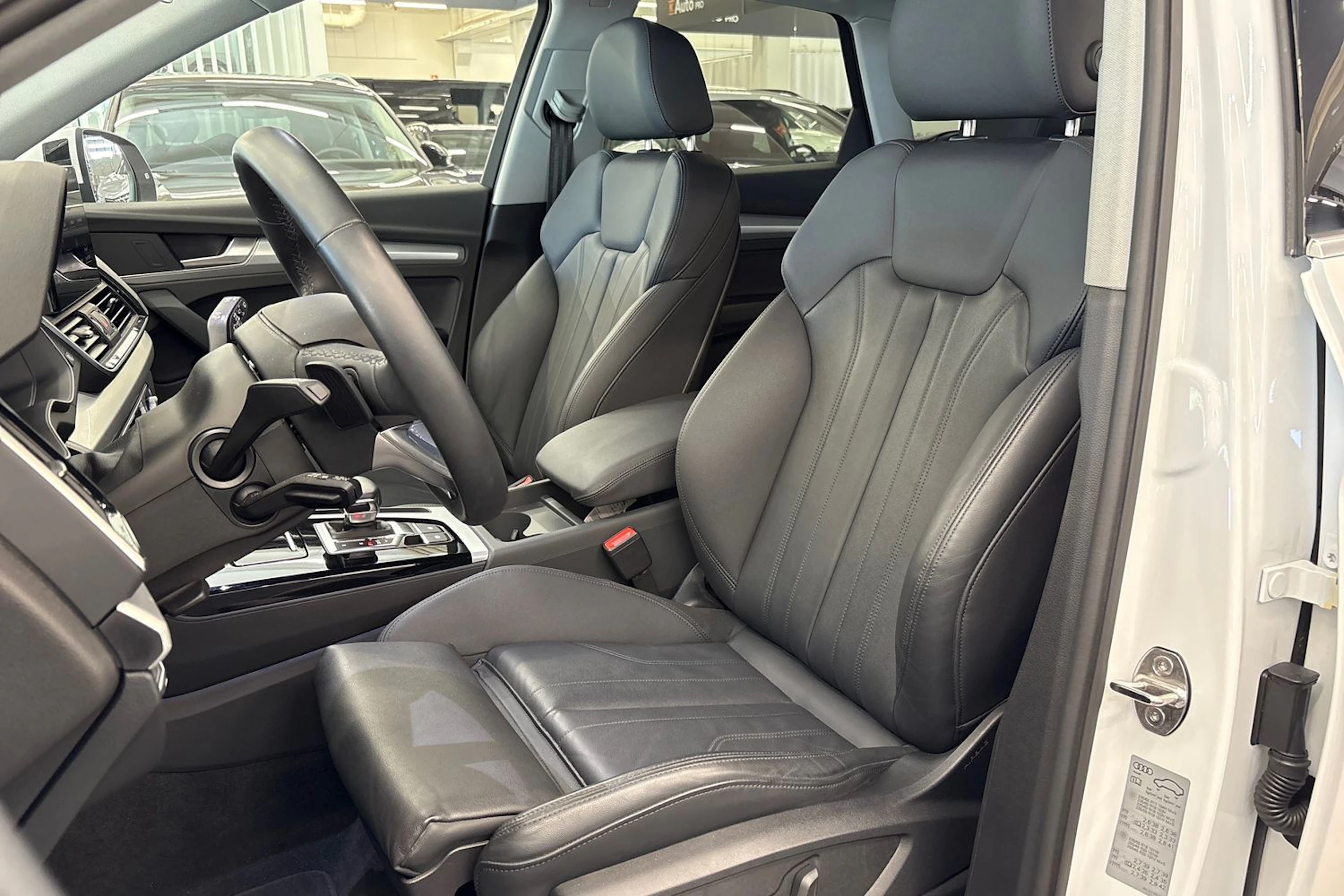 valkoinen Audi Q5 2024 kuva 11.