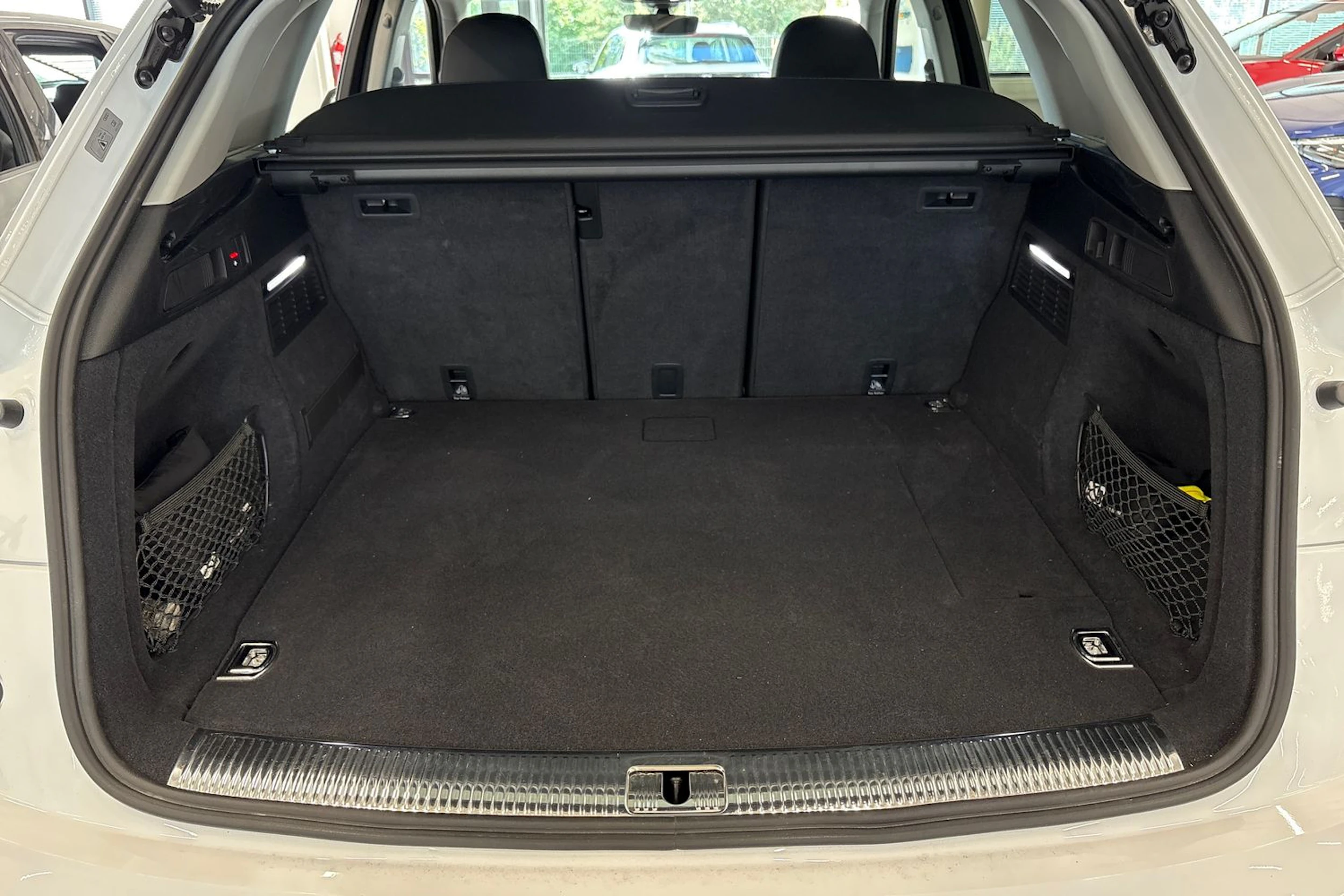 valkoinen Audi Q5 2024 kuva 14.