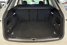 valkoinen Audi Q5 2024 kuva 14.