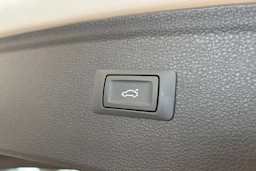 valkoinen Audi Q5 2024 kuva 15.