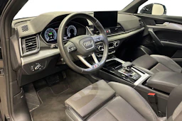 Musta Audi Q5 2024 kuva 6.