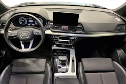 Musta Audi Q5 2024 kuva 7.