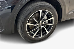Musta Audi Q5 2024 kuva 9.