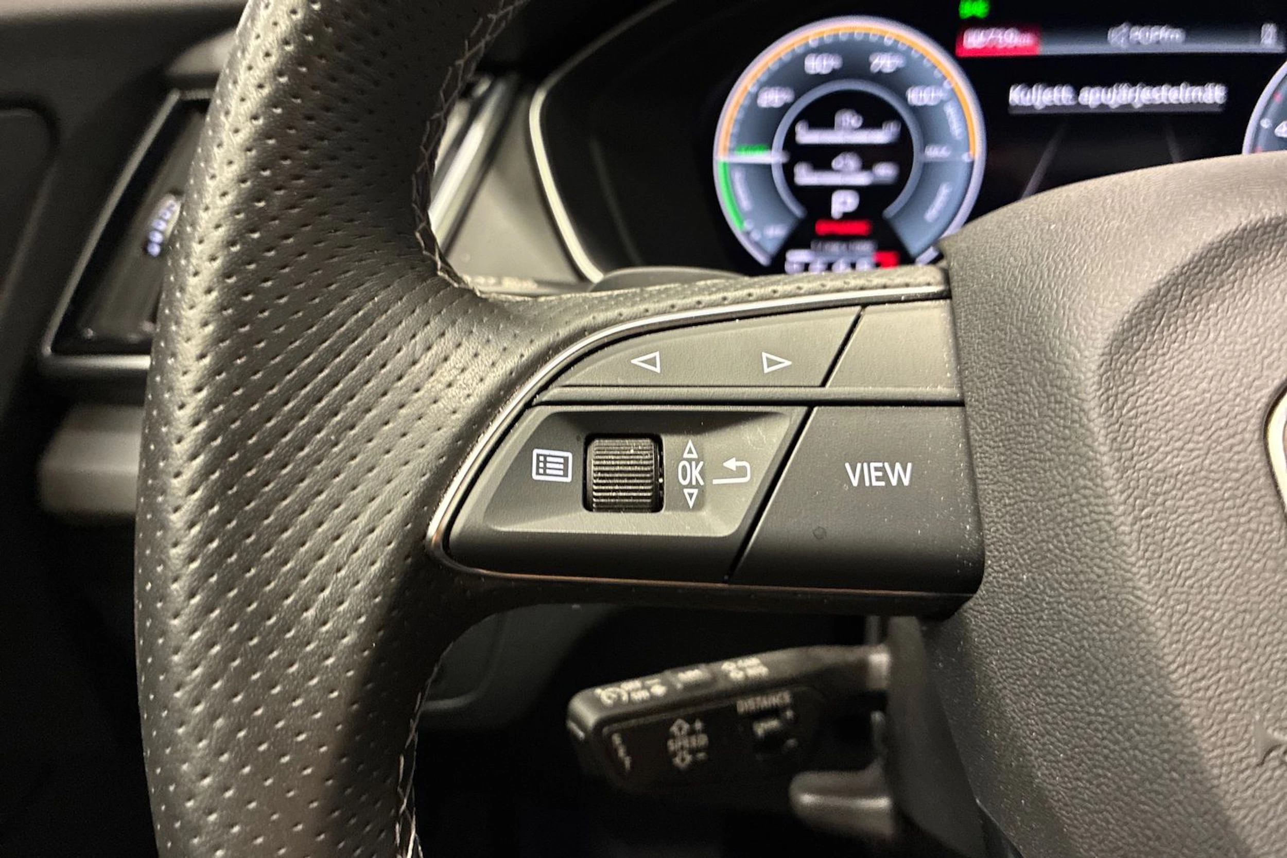 Musta Audi Q5 2024 kuva 14.