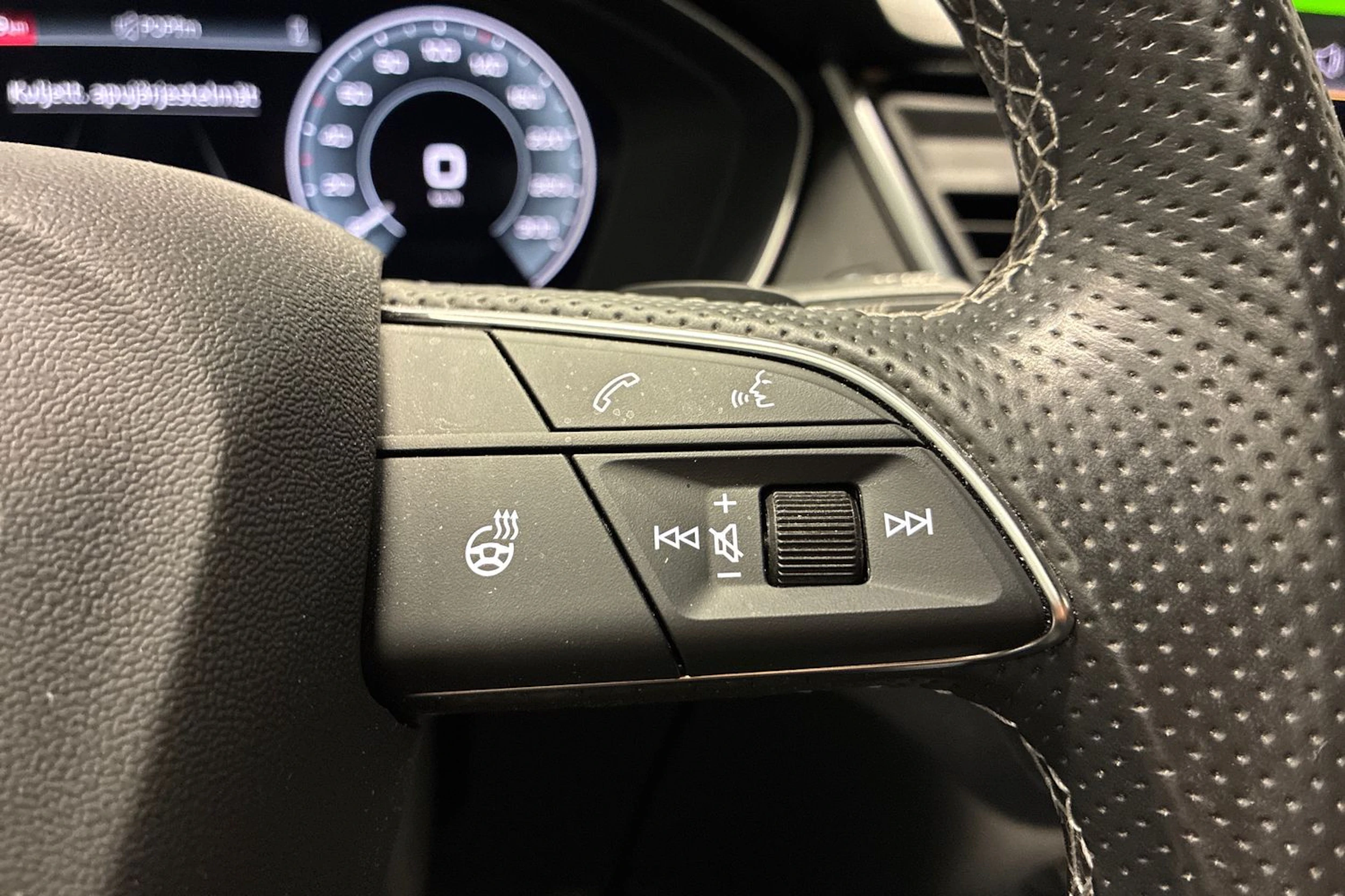 Musta Audi Q5 2024 kuva 15.