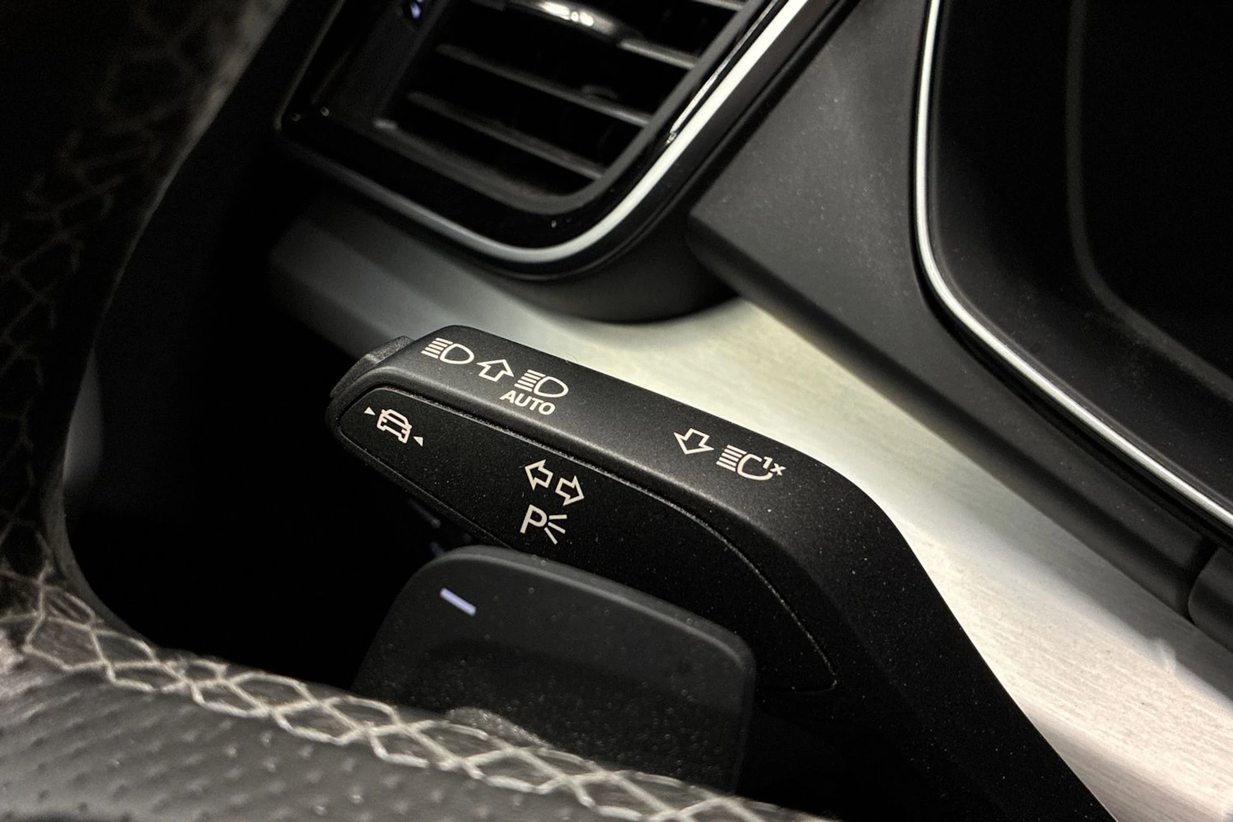 Musta Audi Q5 2024 kuva 17.