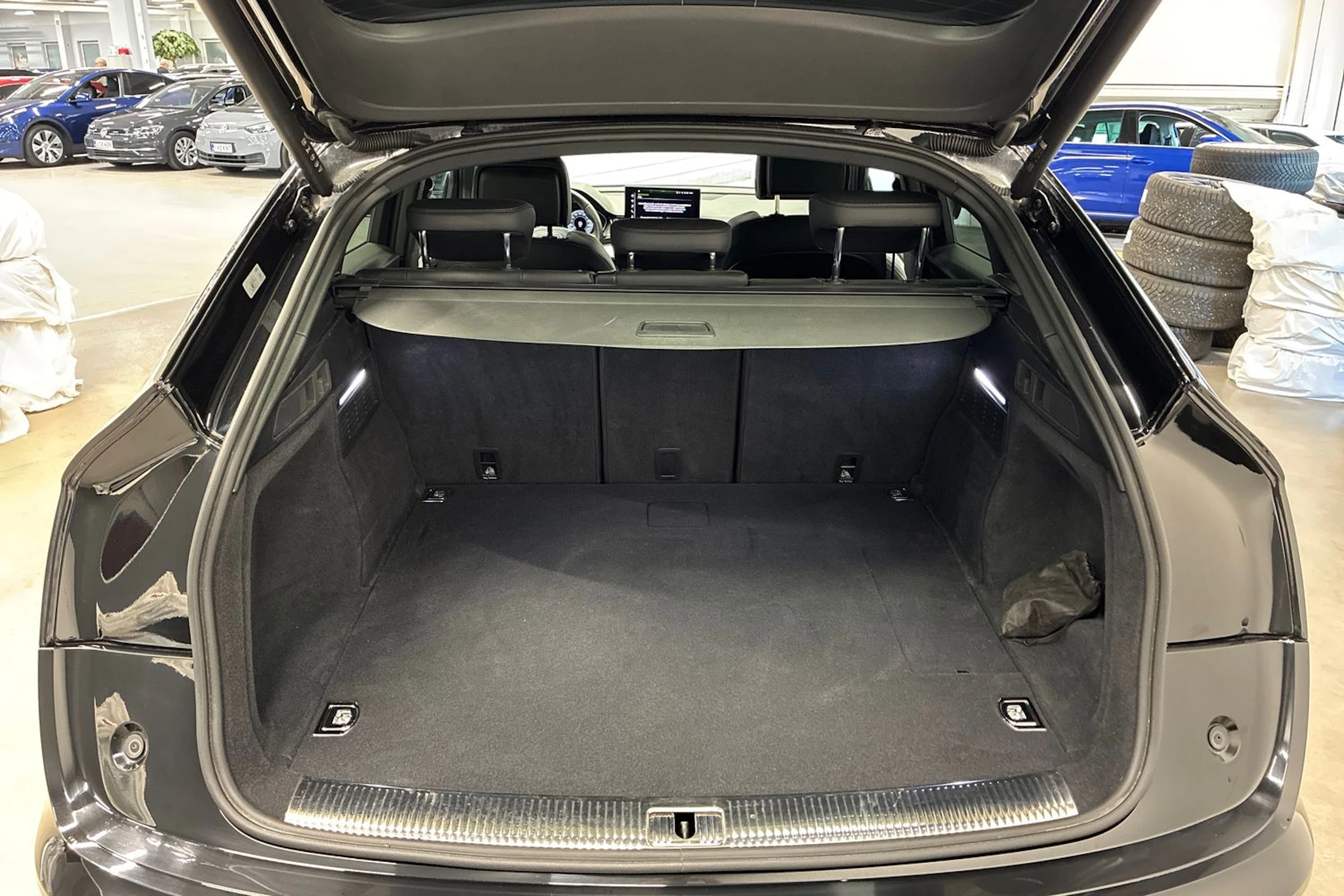 Musta Audi Q5 2024 kuva 27.