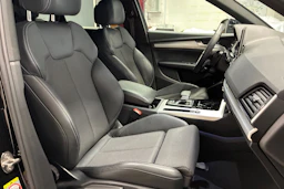Musta Audi Q5 2024 kuva 29.