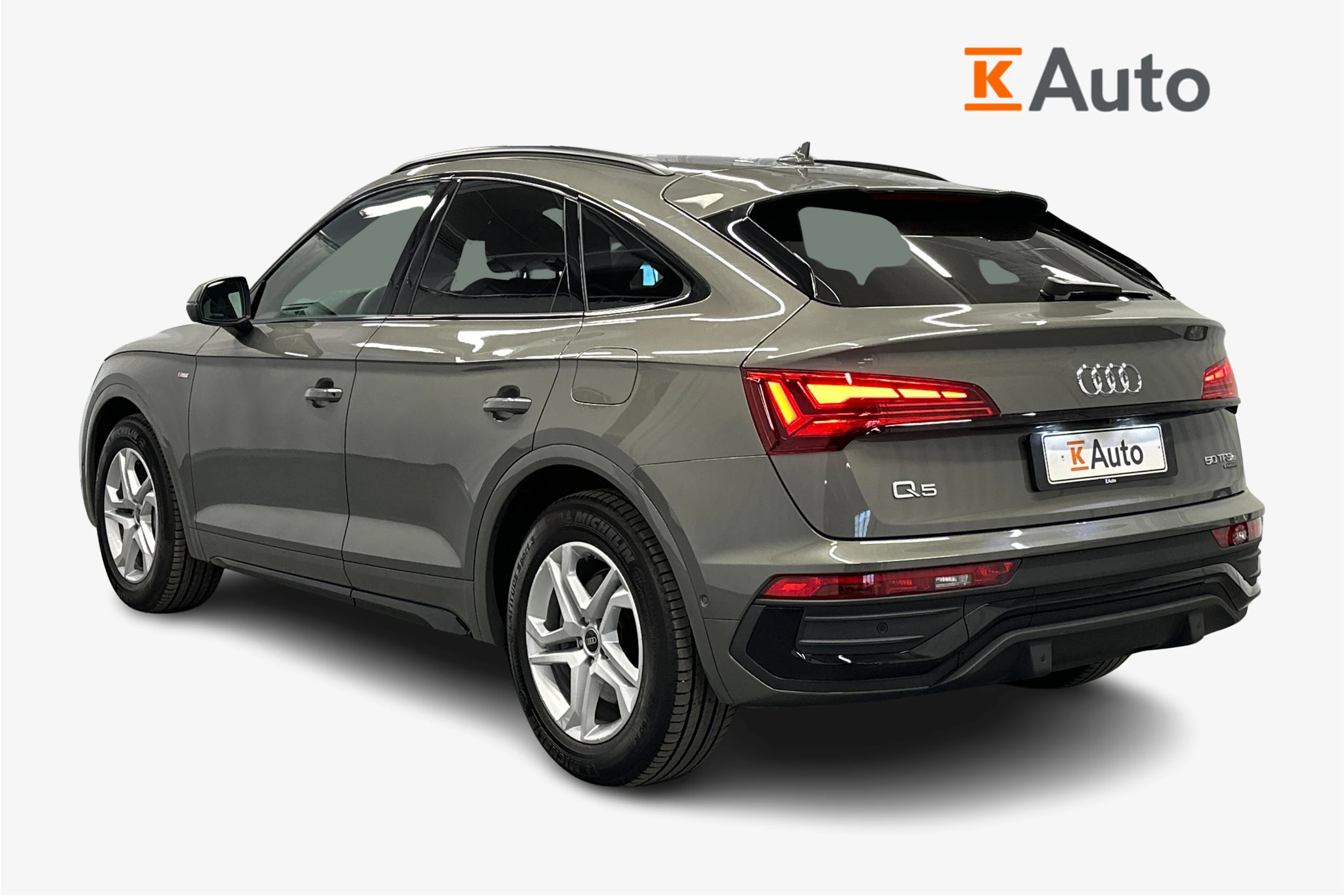 harmaa Audi Q5 2025 kuva 3.