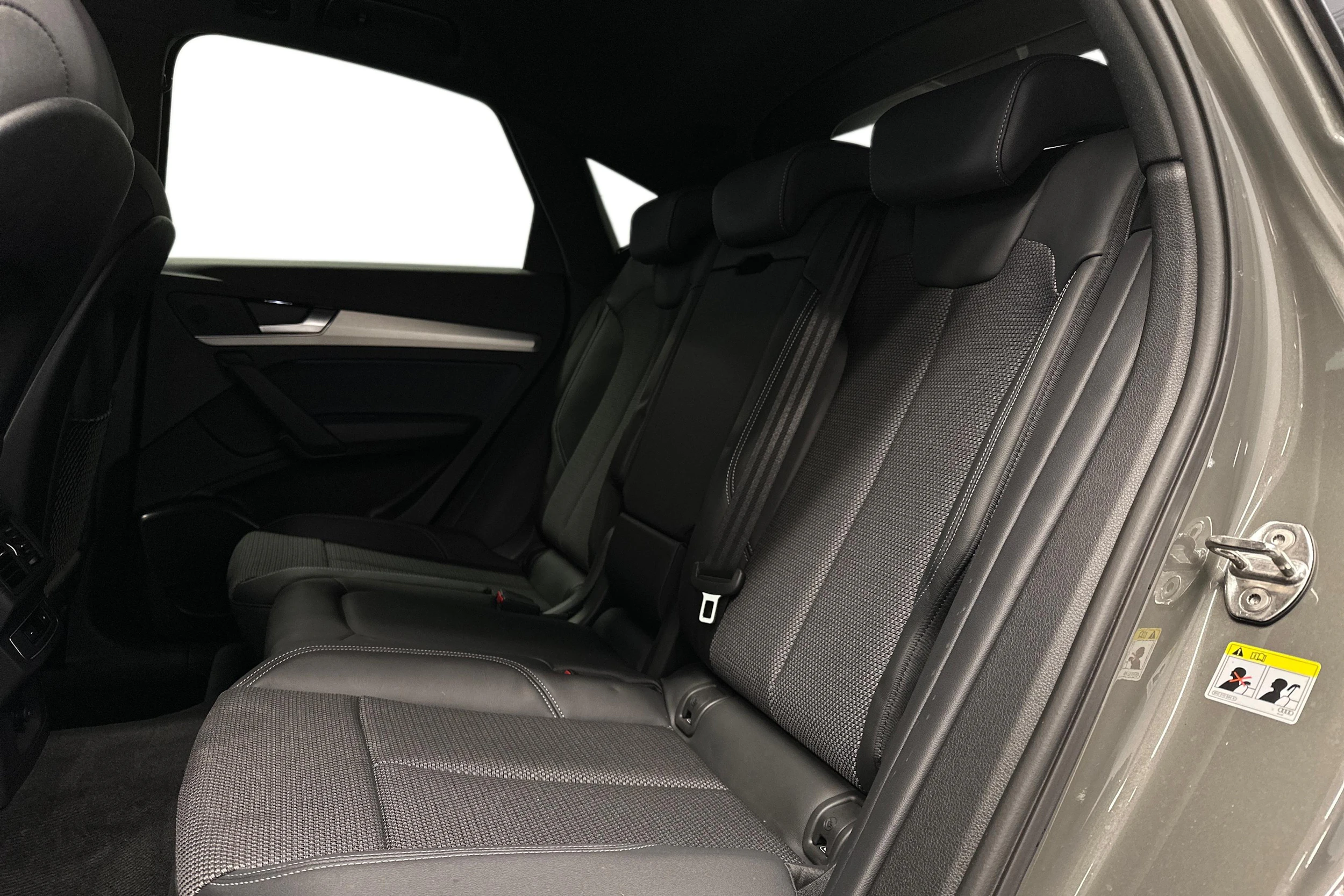 harmaa Audi Q5 2025 kuva 11.