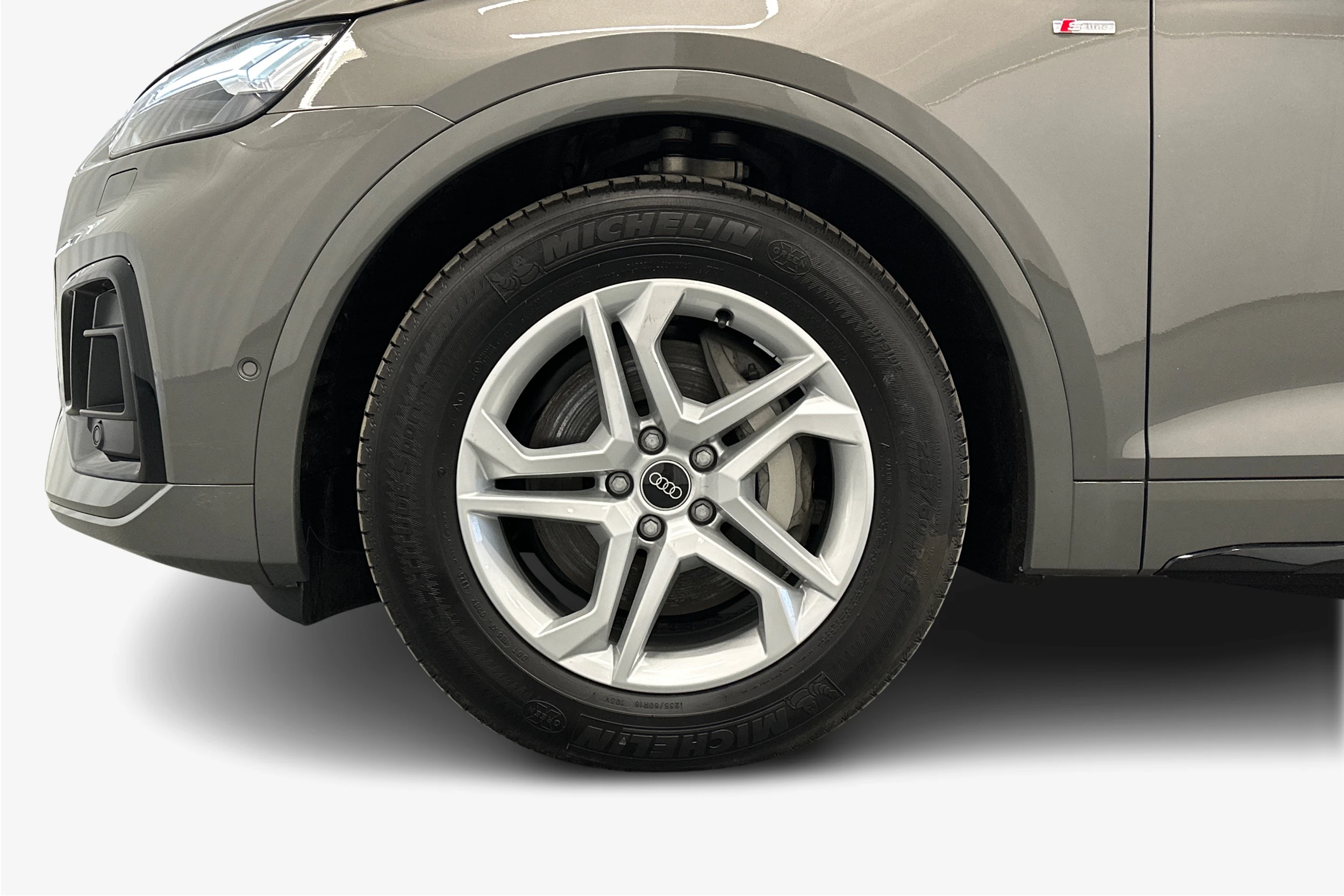 harmaa Audi Q5 2025 kuva 12.