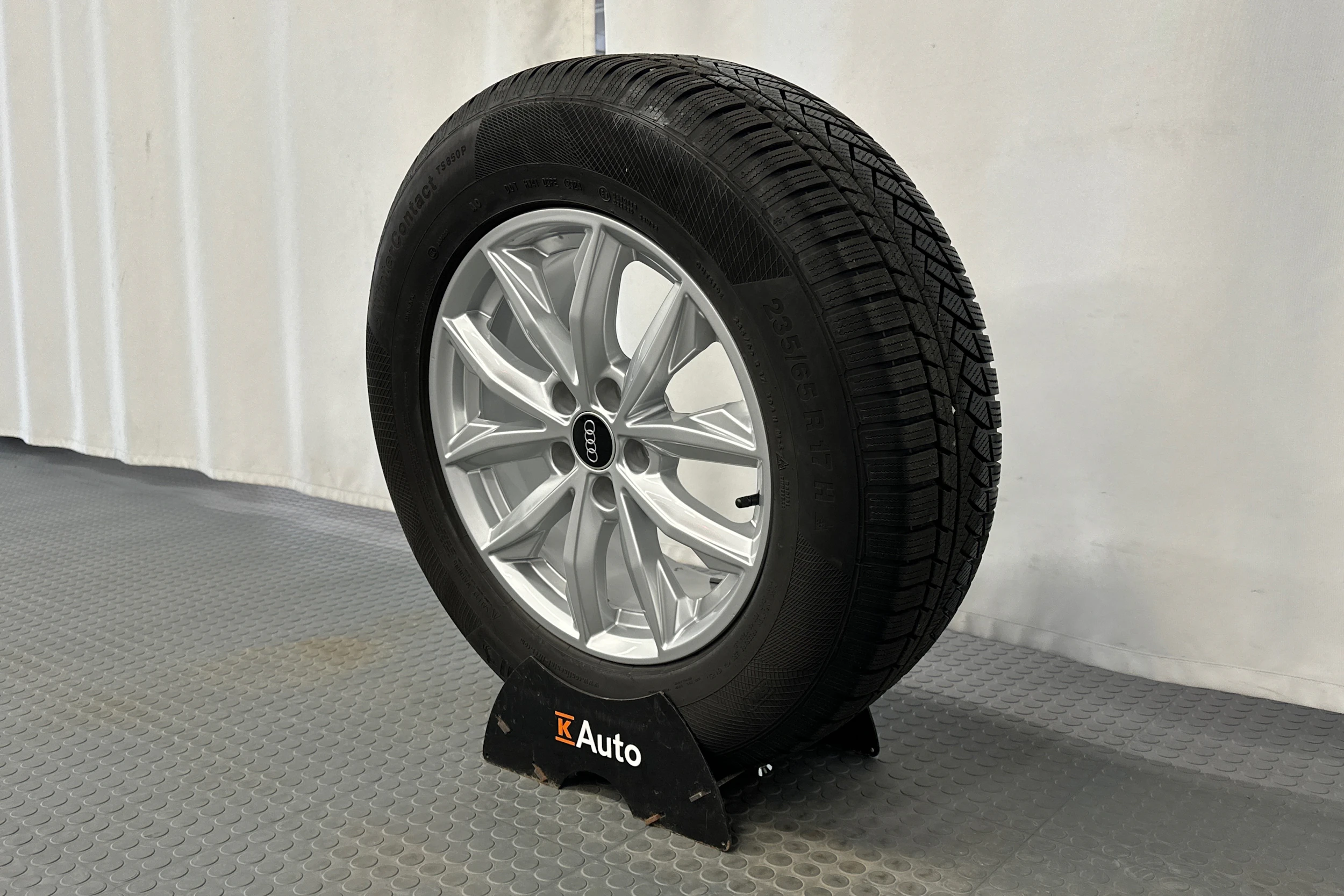 harmaa Audi Q5 2025 kuva 13.