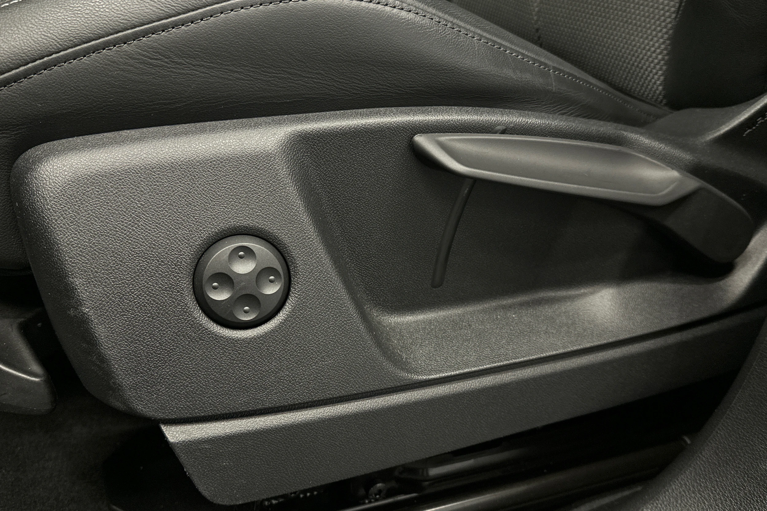 harmaa Audi Q5 2025 kuva 18.