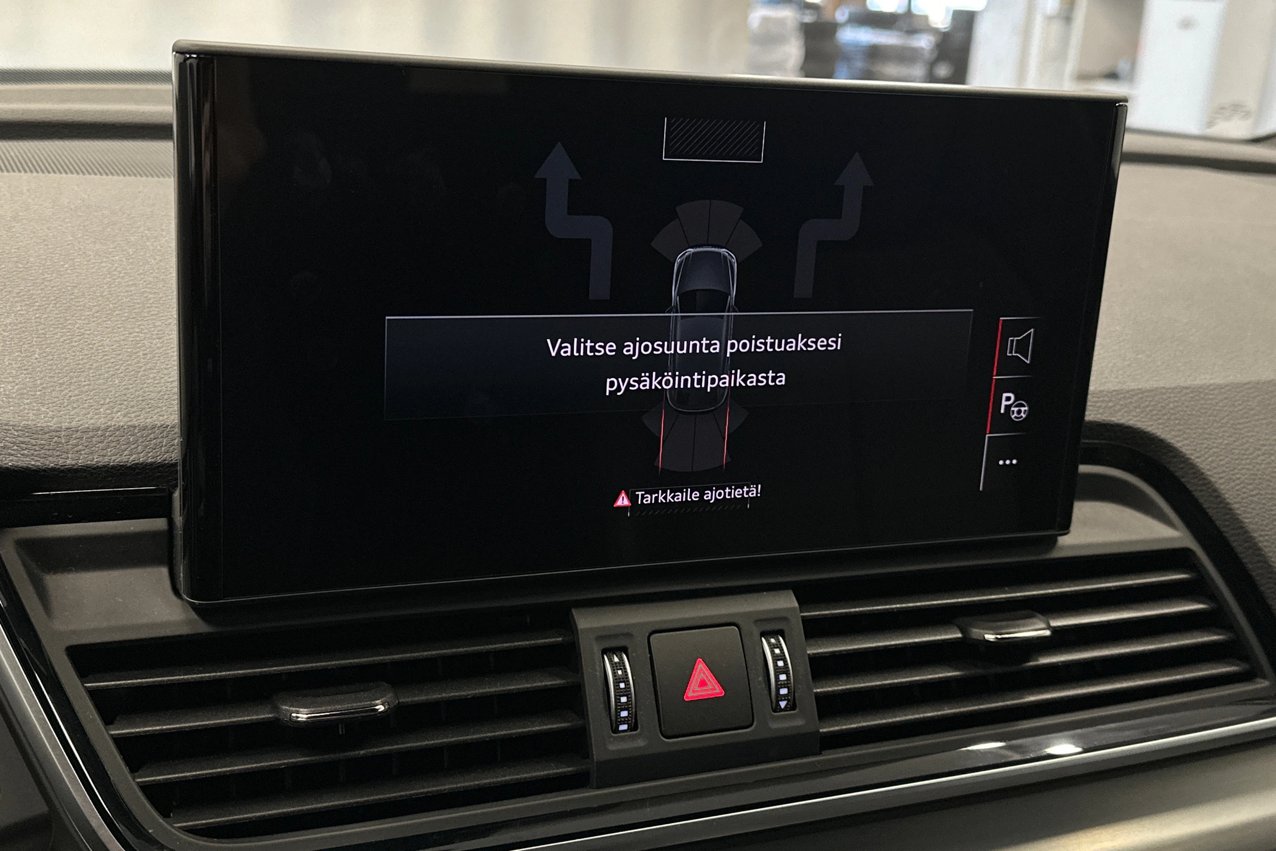 harmaa Audi Q5 2025 kuva 32.