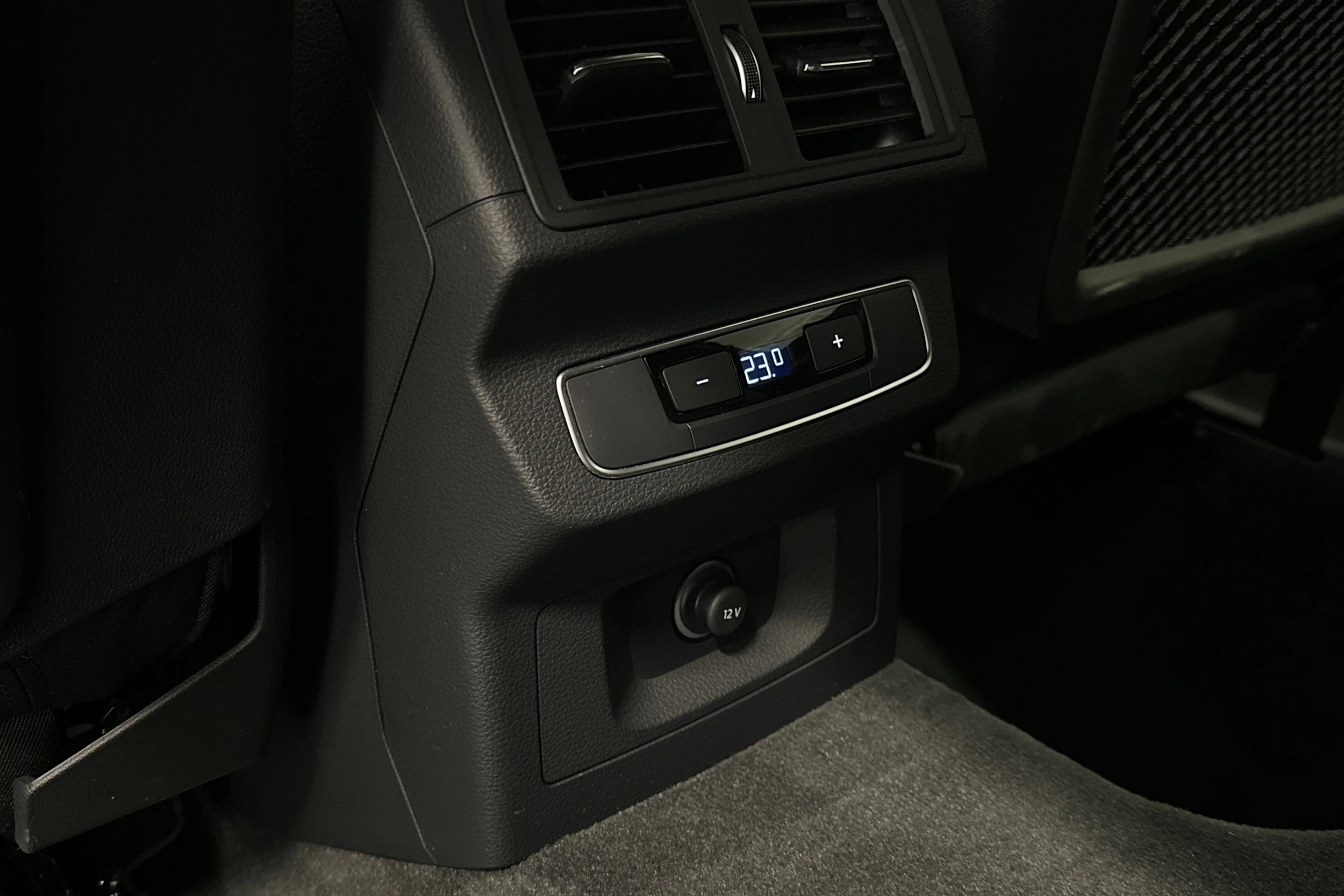 harmaa Audi Q5 2025 kuva 34.