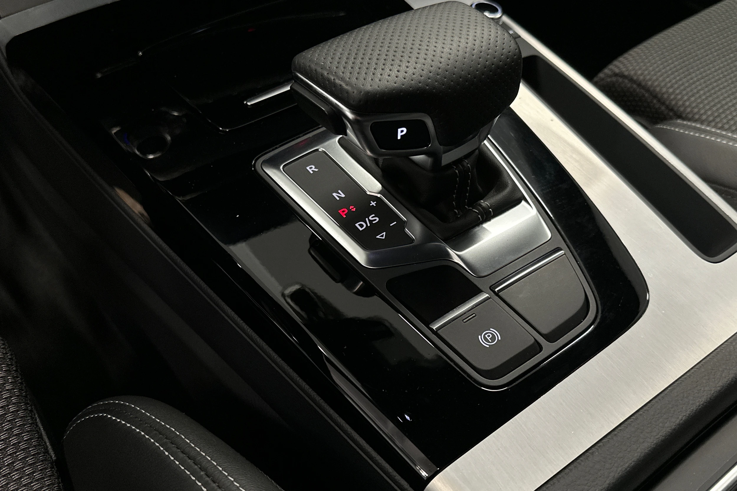 harmaa Audi Q5 2025 kuva 35.