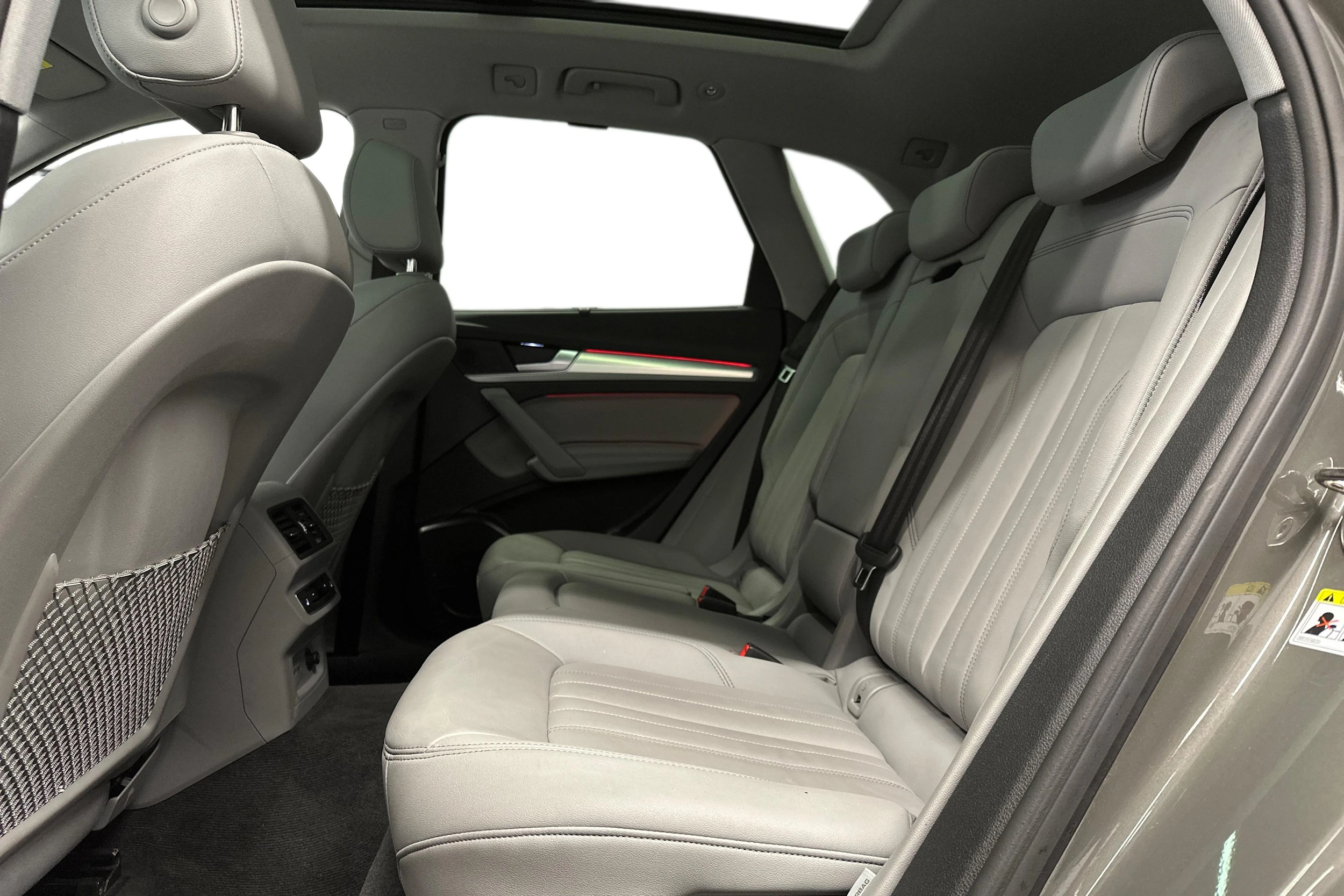 harmaa Audi Q5 2025 kuva 8.
