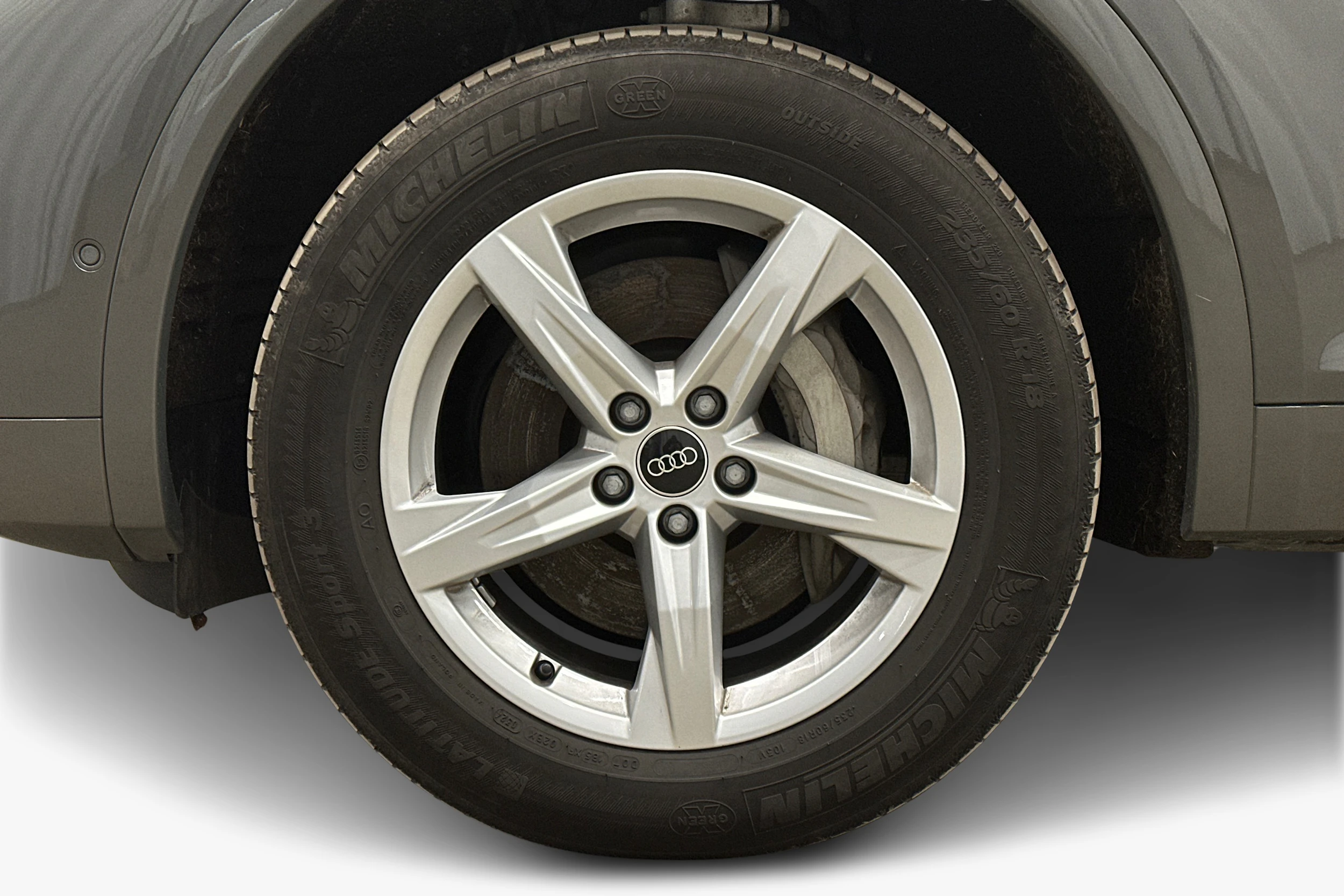 harmaa Audi Q5 2025 kuva 9.