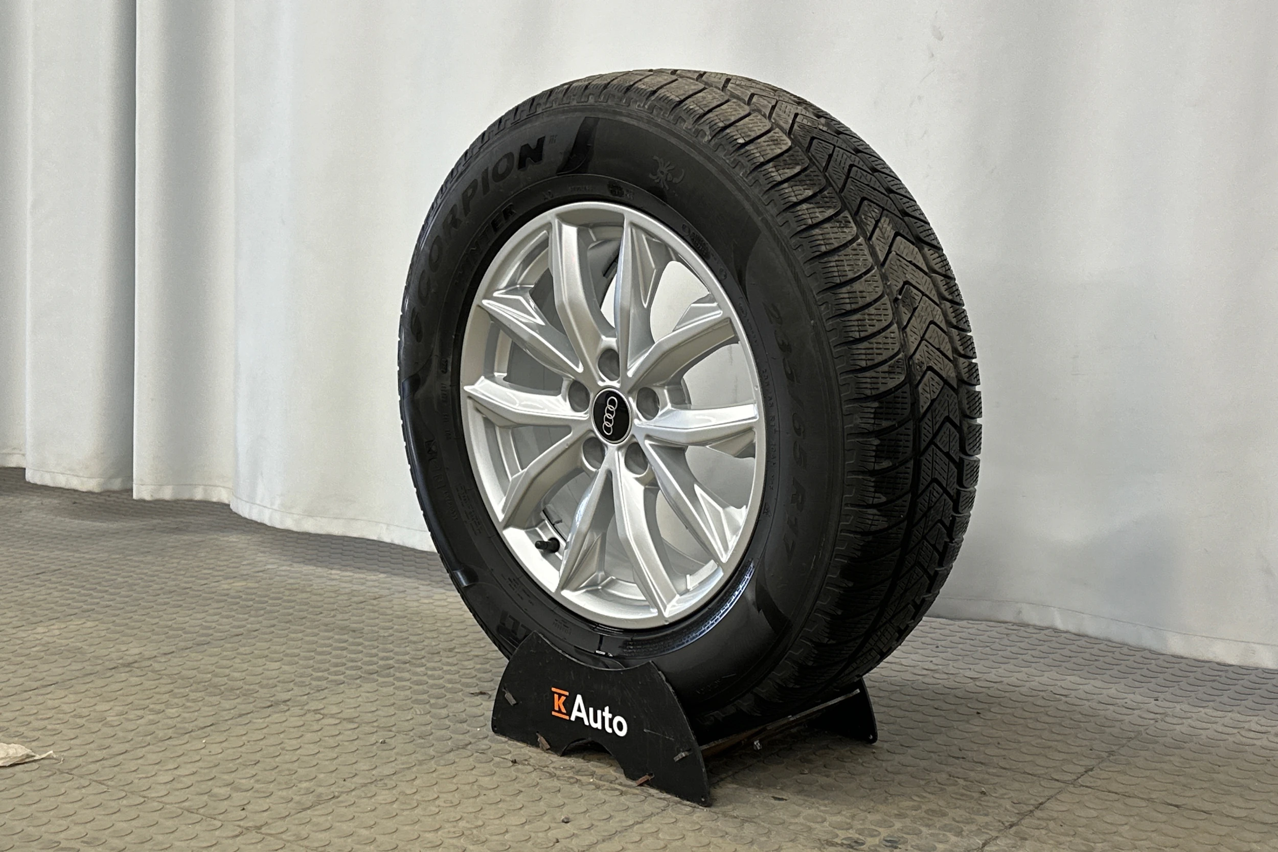 harmaa Audi Q5 2025 kuva 10.