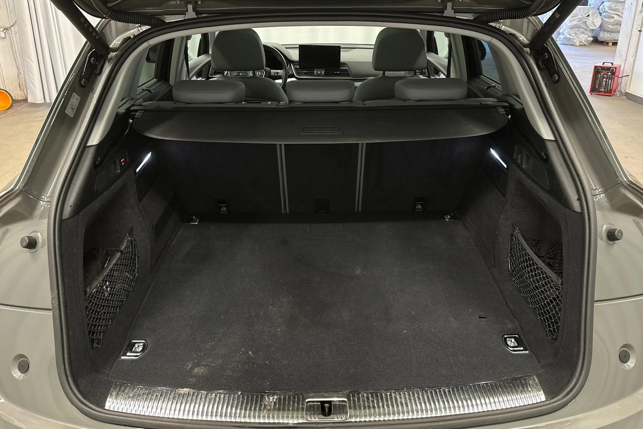 harmaa Audi Q5 2025 kuva 11.