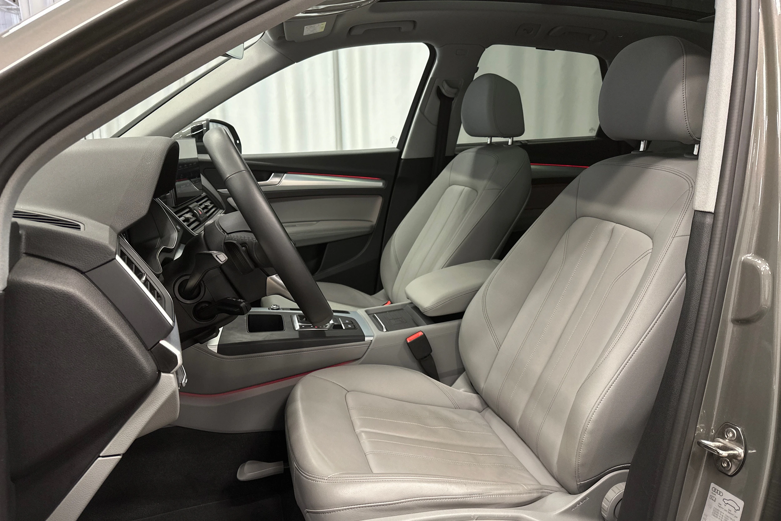 harmaa Audi Q5 2025 kuva 15.