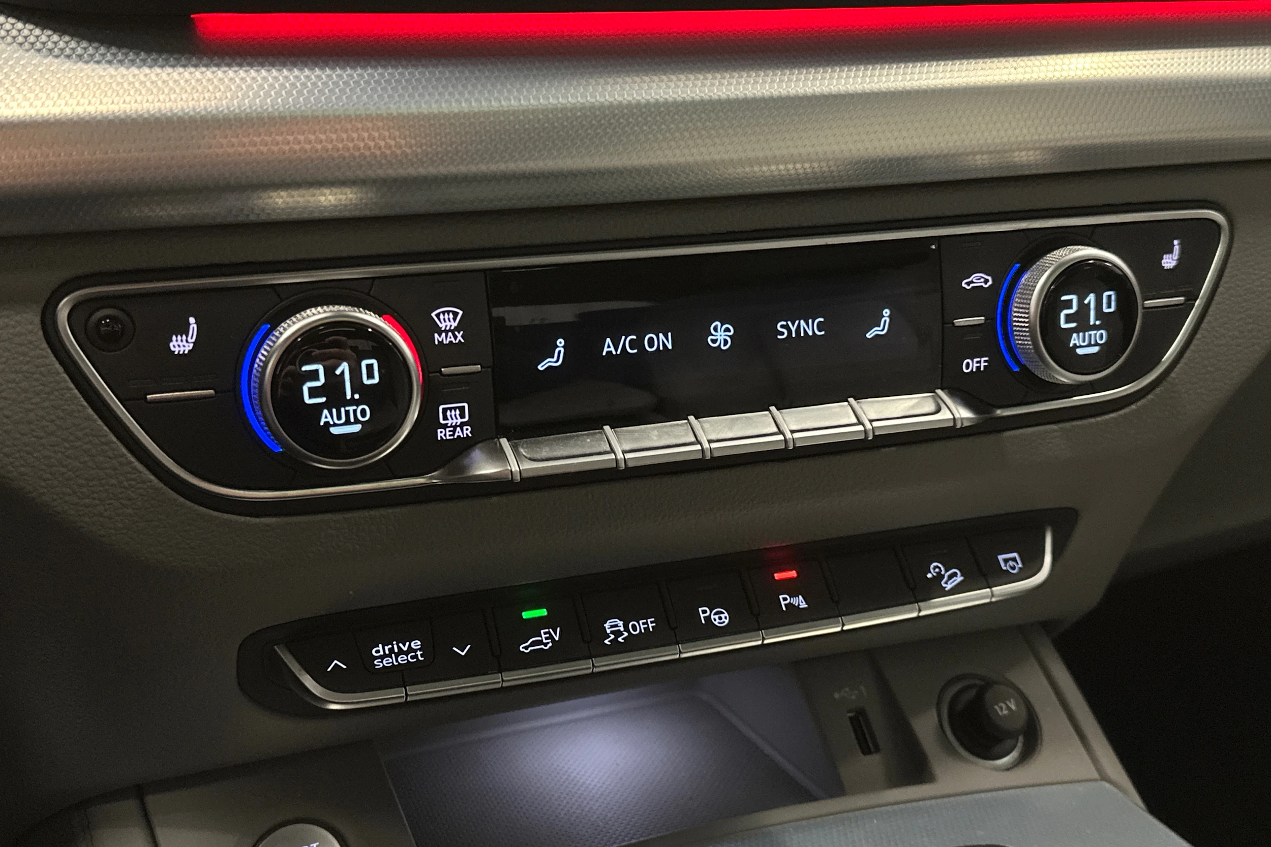 harmaa Audi Q5 2025 kuva 29.