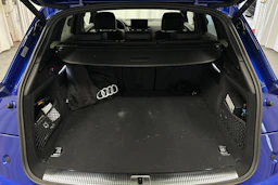 sininen Audi Q5 2025 kuva 11.