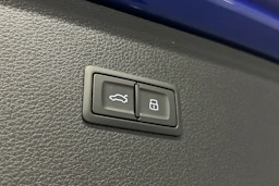 sininen Audi Q5 2025 kuva 12.