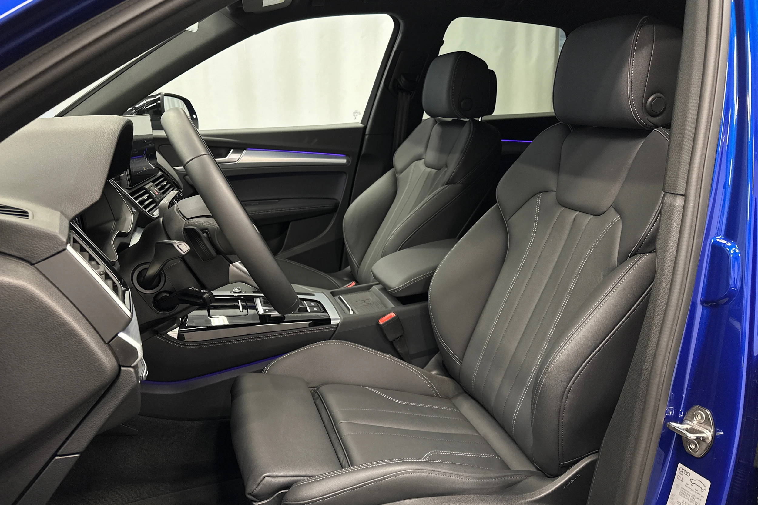 sininen Audi Q5 2025 kuva 15.