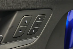 sininen Audi Q5 2025 kuva 17.