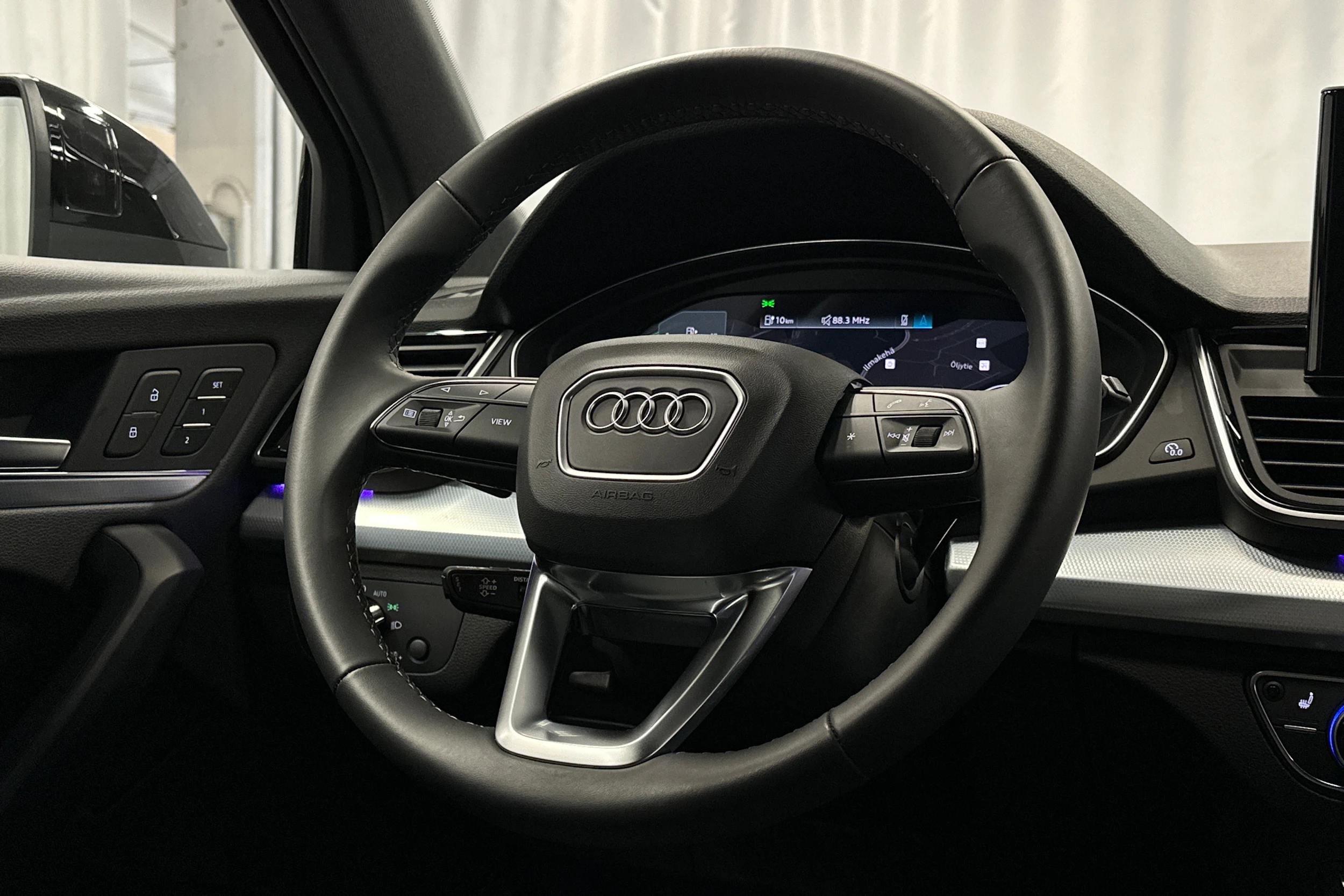sininen Audi Q5 2025 kuva 19.