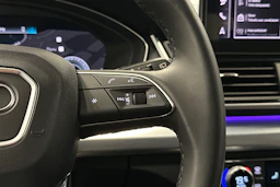 sininen Audi Q5 2025 kuva 21.