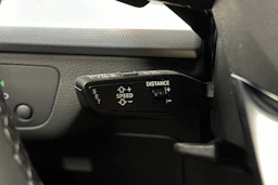 sininen Audi Q5 2025 kuva 22.