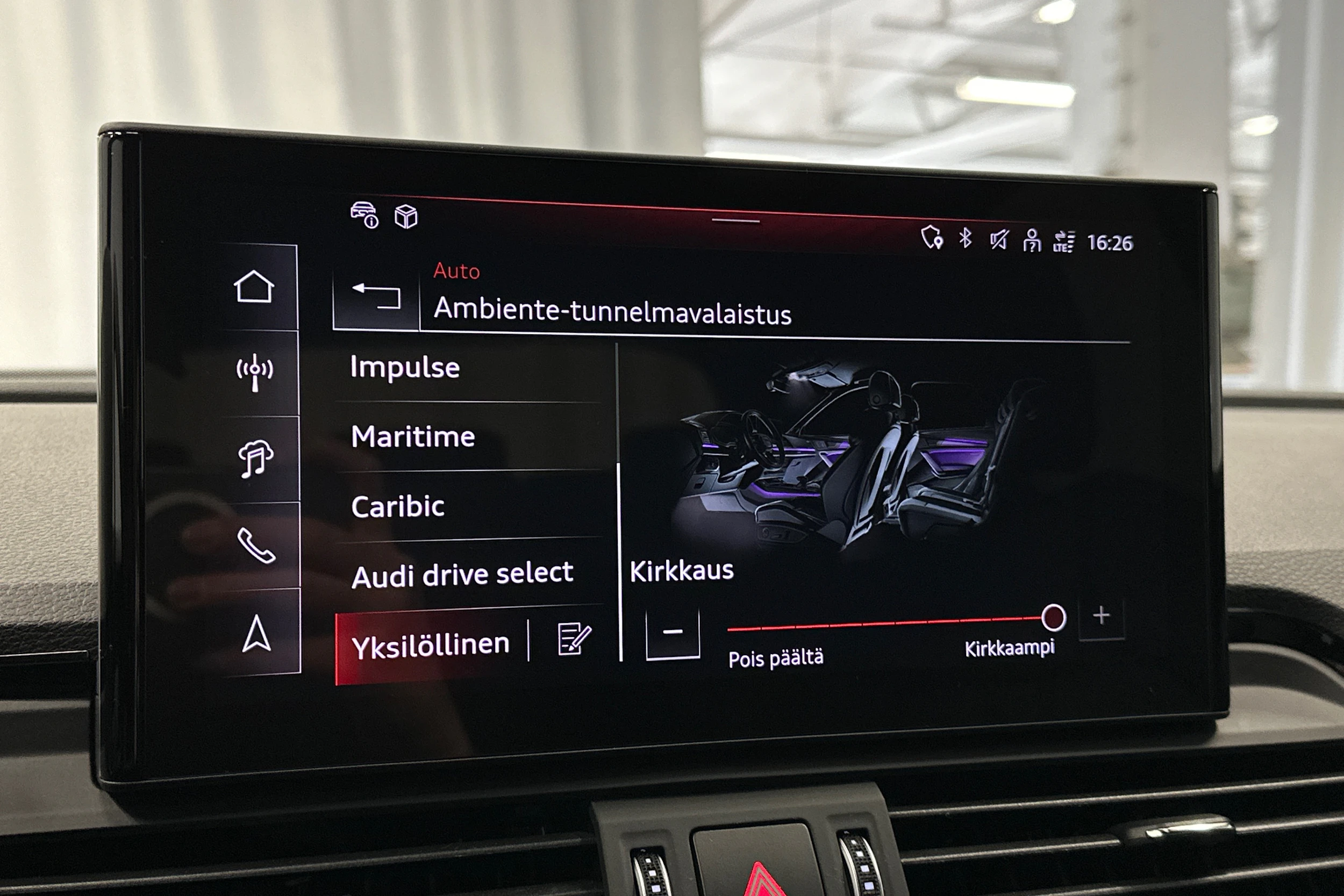 sininen Audi Q5 2025 kuva 27.