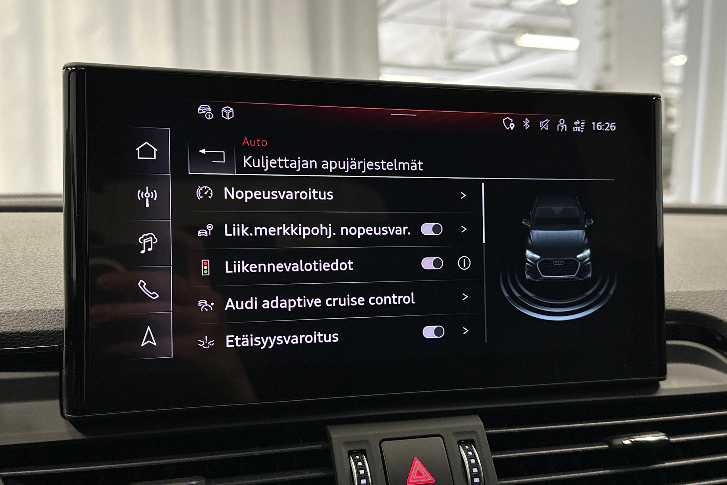 sininen Audi Q5 2025 kuva 28.