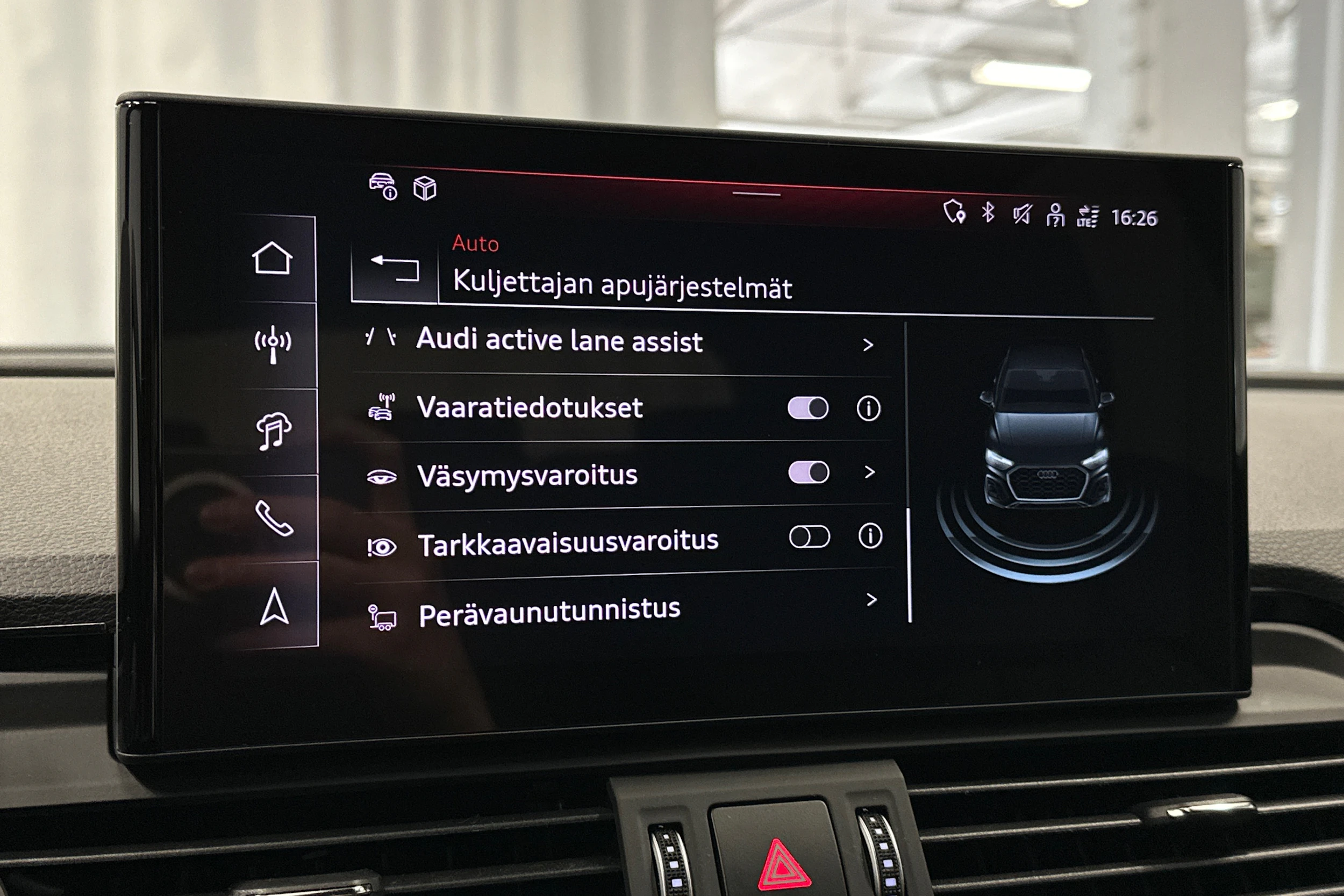 sininen Audi Q5 2025 kuva 30.