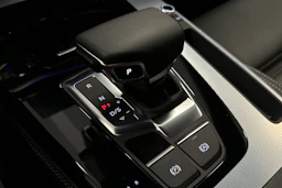 sininen Audi Q5 2025 kuva 33.