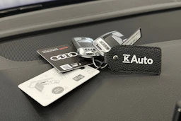 sininen Audi Q5 2025 kuva 35.