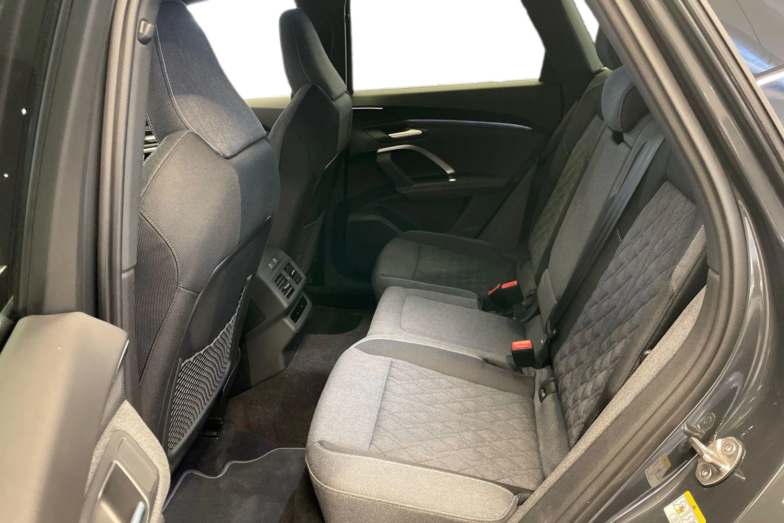 met. harmaa Audi Q5 2025 kuva 8.