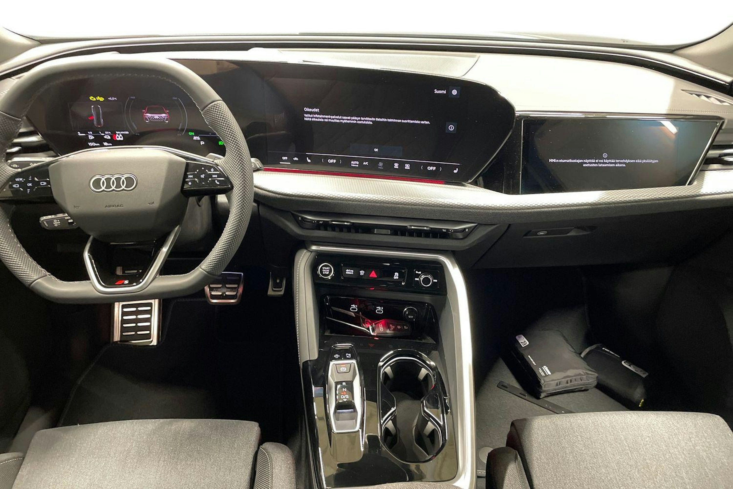 harmaa Audi Q5 2025 kuva 9.