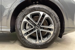harmaa Audi Q5 2025 kuva 13.