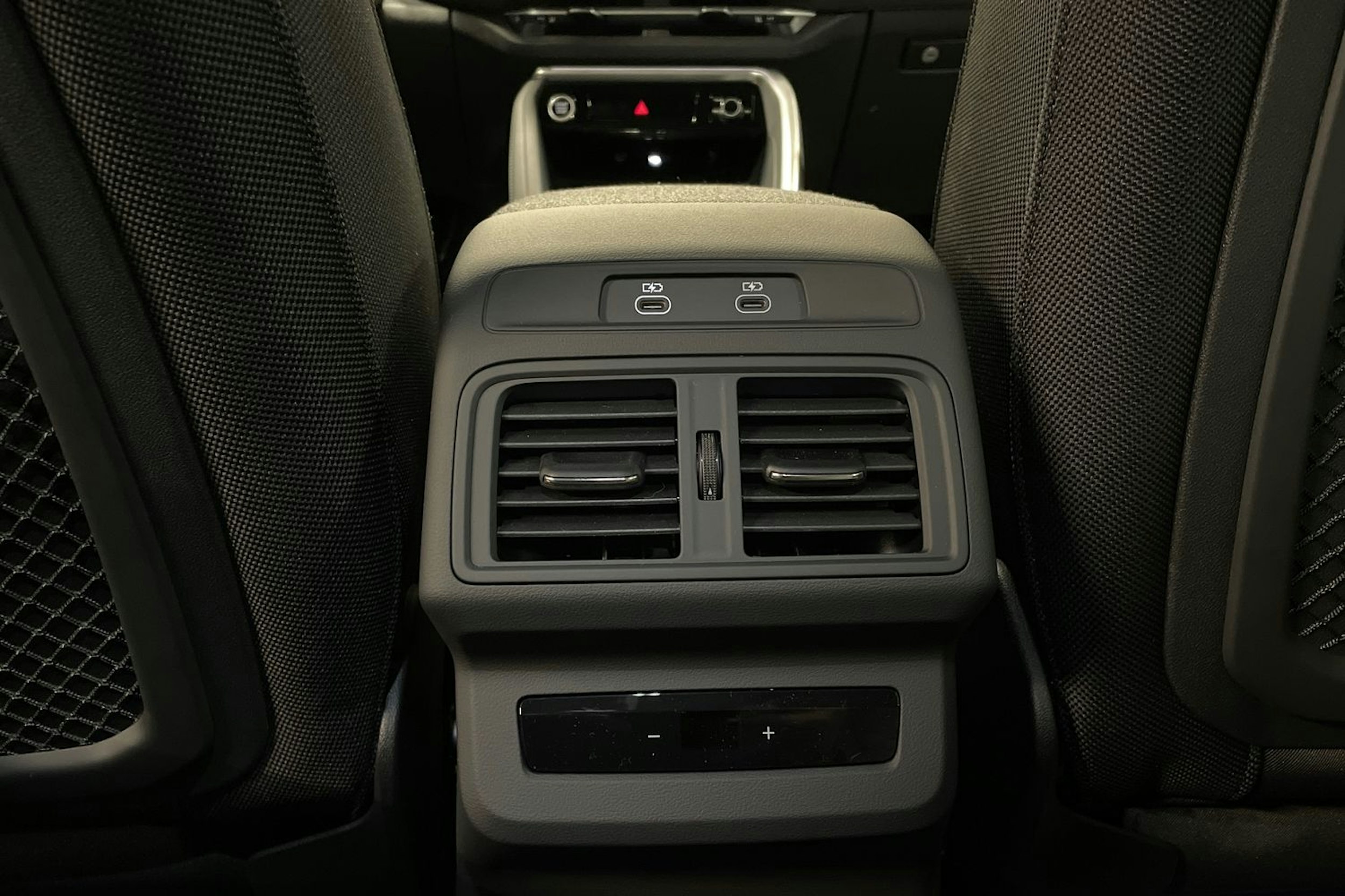 harmaa Audi Q5 2025 kuva 15.